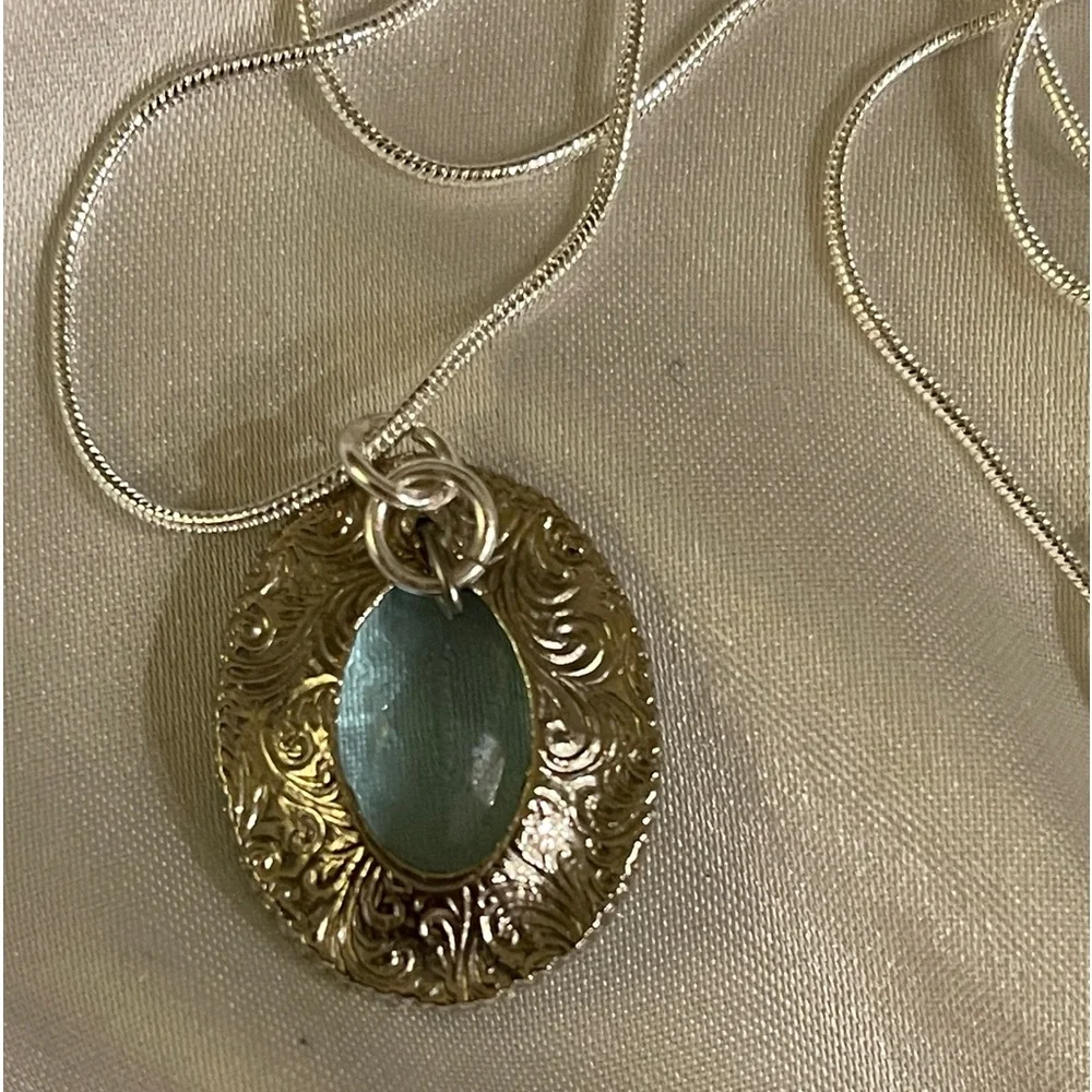 Beautiful Simulated Aqua Marine & Diamond Silver Snake Chain Necklace. NWOT - Picture 4 of 4